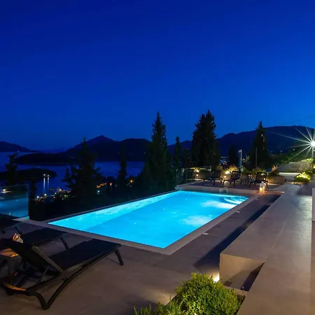 Ino Lefkas Vilă *